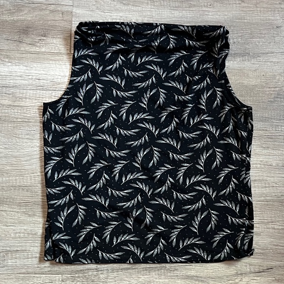 Banana Republic Tops - BANANA REPUBLIC Women's Sleeveless Top (Size L)